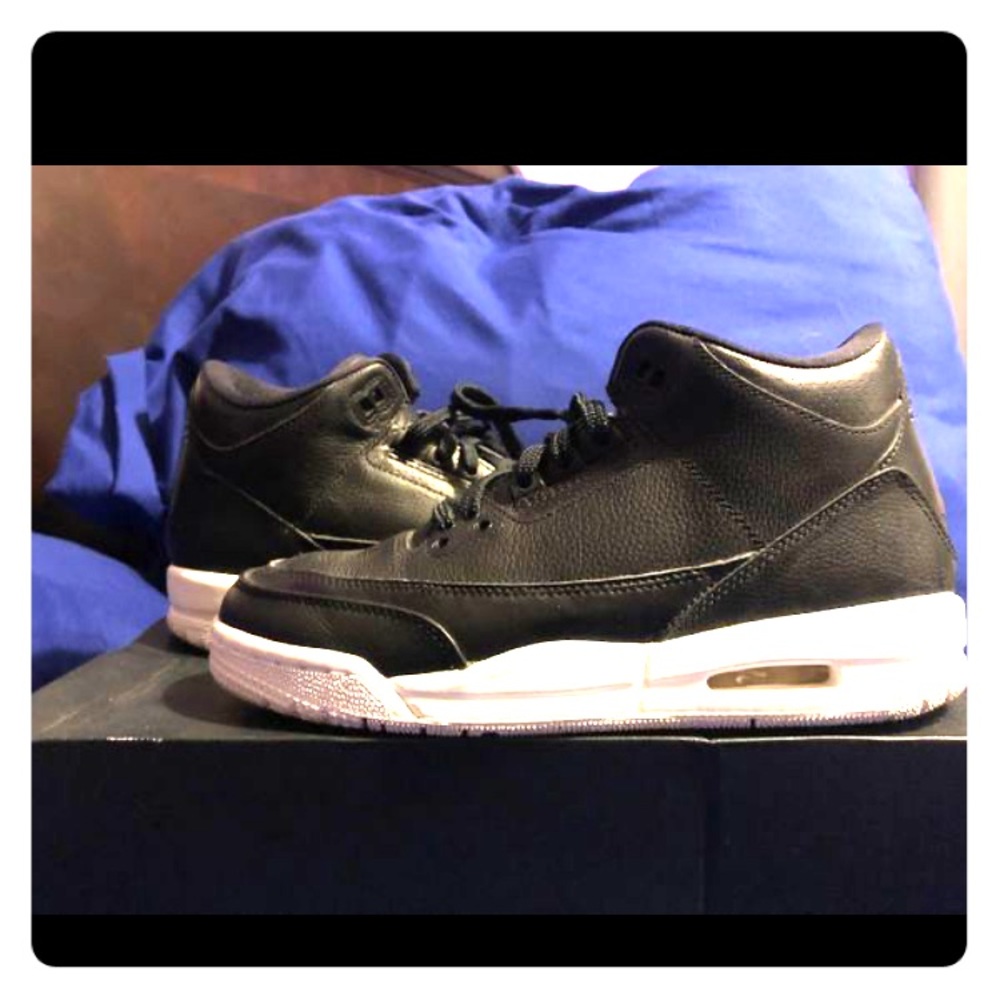 Air Jordans 3 Retro BG in Black